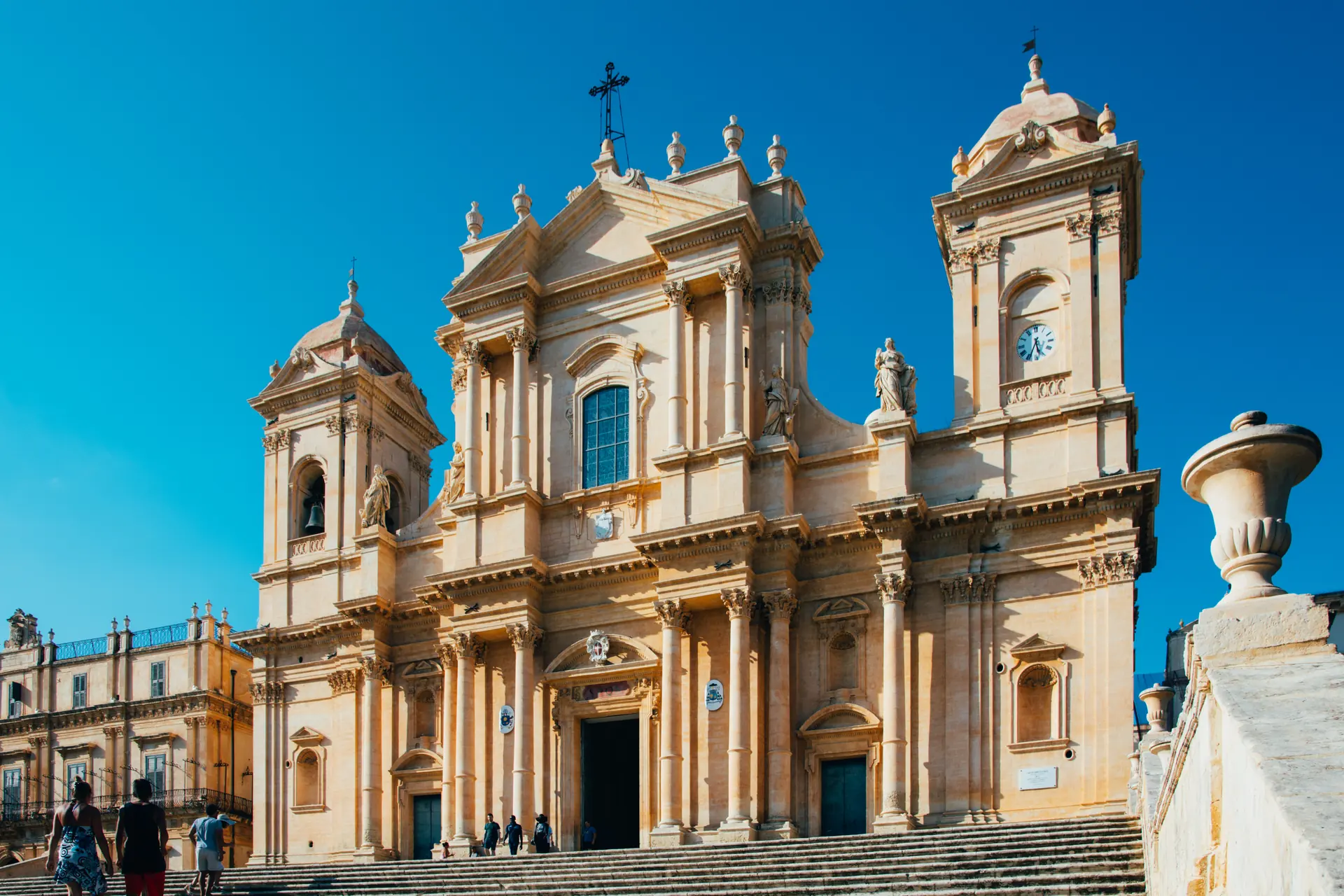 Tour Noto