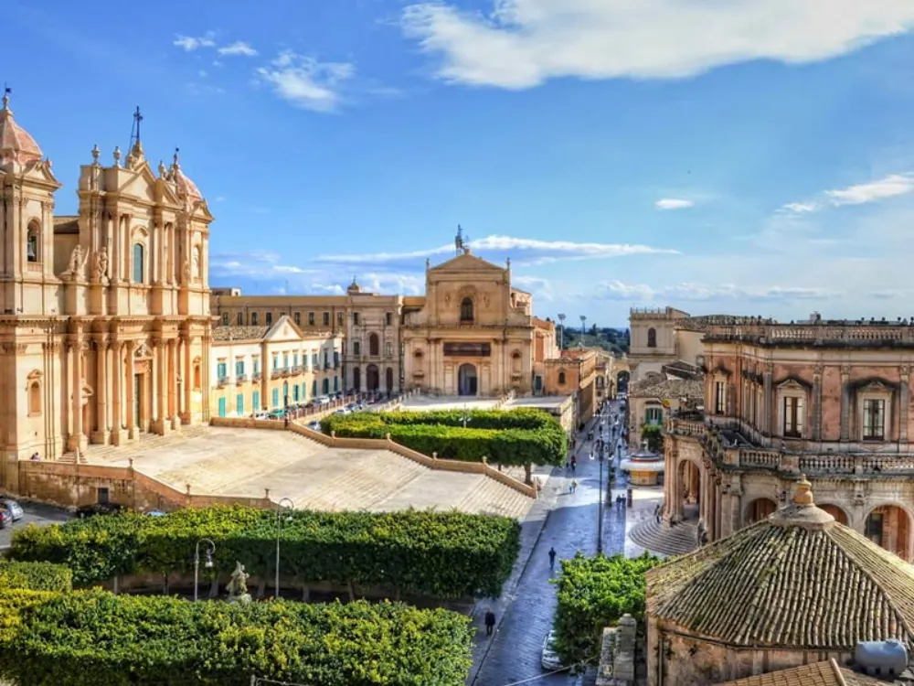 Tour Noto